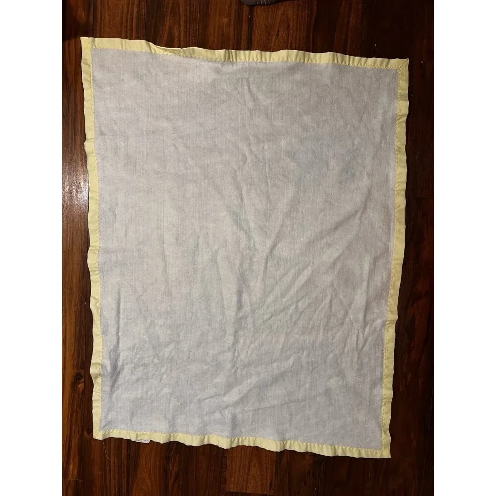 Vtg‎ Chatham Pale Yellow Acrylic Baby Crib Blanket Satin Trim Lovey 30 X 40 USA